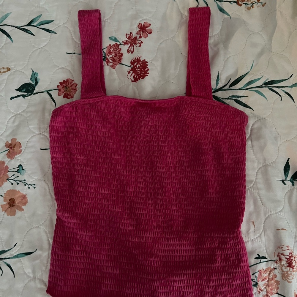 Pretty pink top🌸 only worn twice.